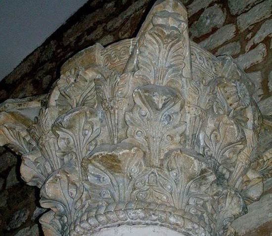Capitel corintios conservados, iglesia de San Román de Hornija - Orígenes de Europa