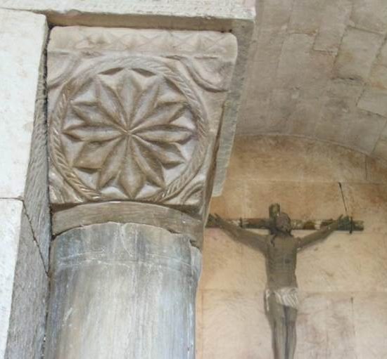 Capiteles del interior de la iglesia San Pedro de la Nave - Orígenes de Europa