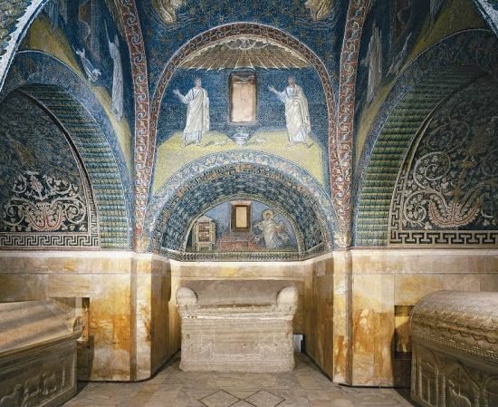 Interior del Mausoleo Gala Placidia - Orígenes de Europa