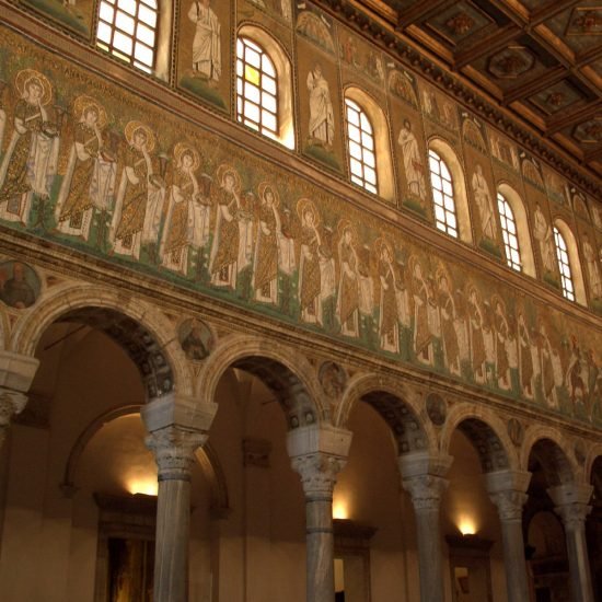 Interior de la Basílica de San Apolinar el Nuevo - Orígenes de Europa (Urbs Regia)
