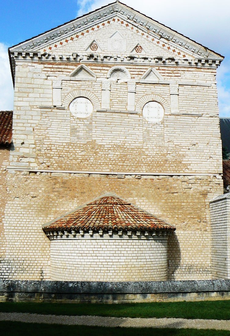 Baptisterio-de-San-Juan-de-Poitiers-Ppal-Origenes-de-Europa