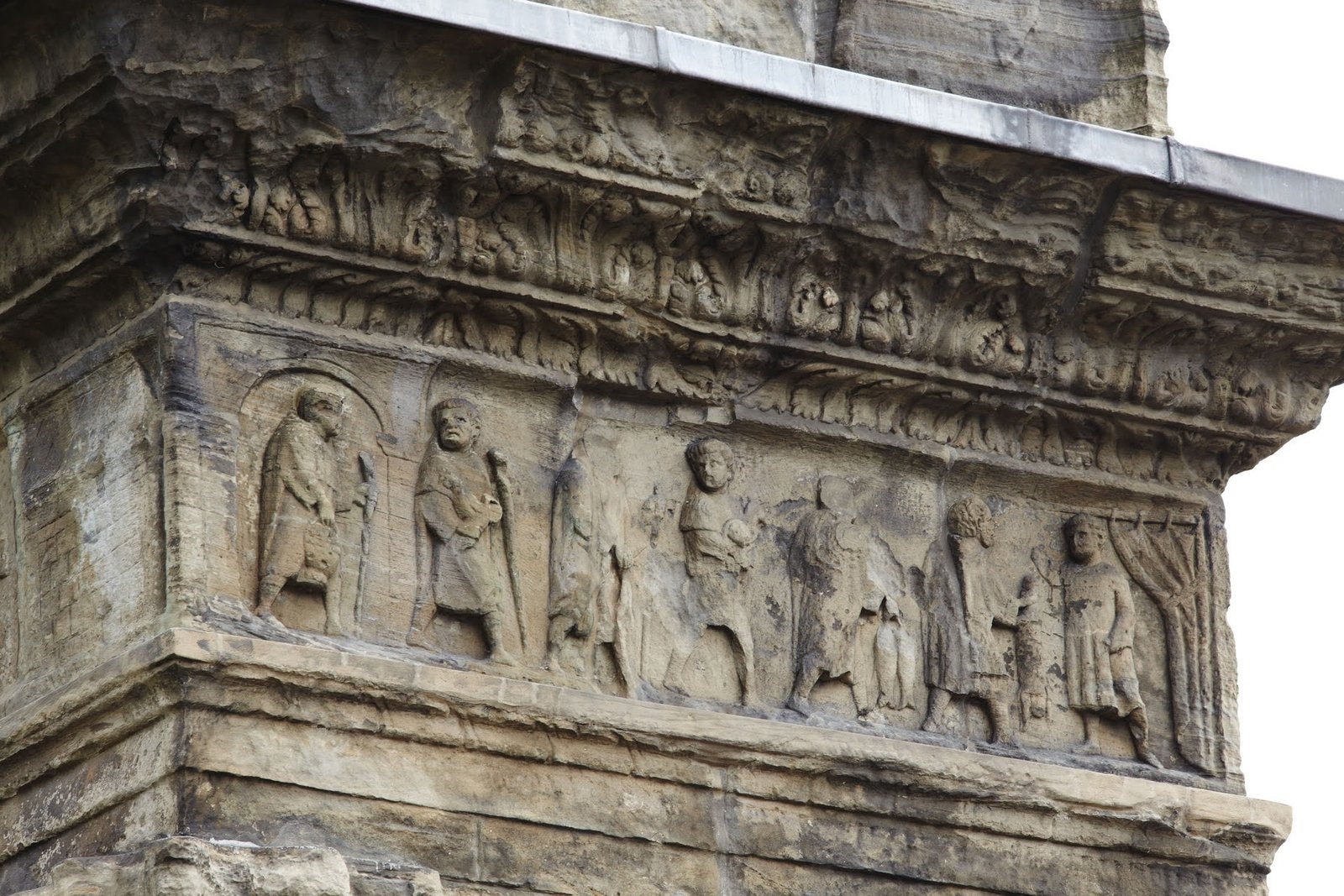 COLUMNA DE IGEL (TRÉVERIS, ALEMANIA) | Imagen obtenida de: https://www.zentrum-der-antike.de/monumente/igeler-saeule