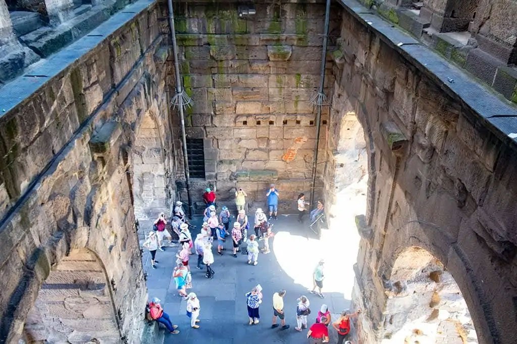 INTERIOR PORTA NIGRA (TRÉVERIS, ALEMANIA) | Imagen obtenida de: https://delveintoeurope.com/porta-nigra-trier/