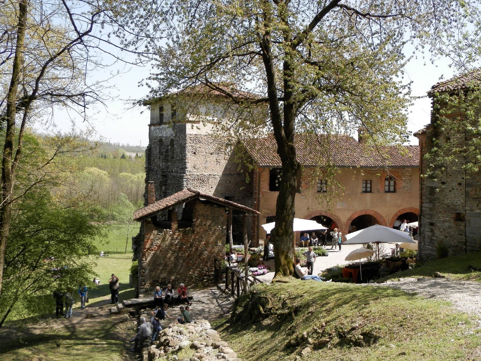 VISTA DEL MONASTERIO DE TORBA | Imagen obtenida de: https://es.wikipedia.org/wiki/Monasterio_de_Torba#/media/Archivo:Monasteroretro.JPG