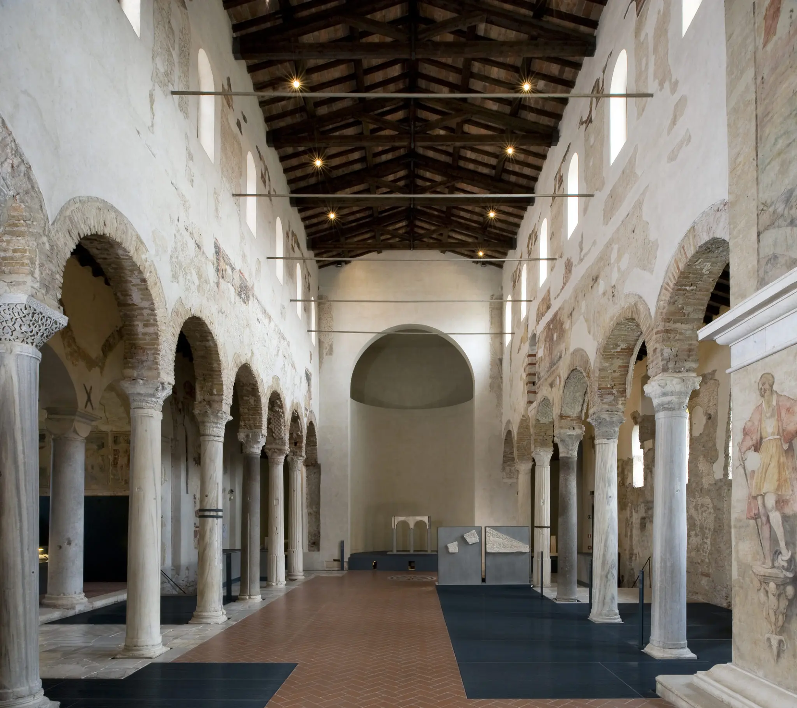 BASÍLICA DE SAN SALVADOR (BRESCIA, ITALIA) | Imagen obtenida de: https://www.bresciamusei.com/en/museums-and-venues/santa-giulia-museum/