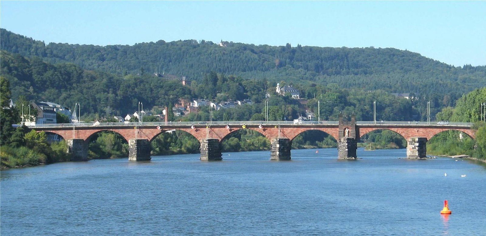 PUENTE ROMANO (TRÉVERIS, ALEMANIA) | Imagen obtenida de: https://upload.wikimedia.org/wikipedia/commons/b/b0/Trier-Römerbrücke.01.jpg