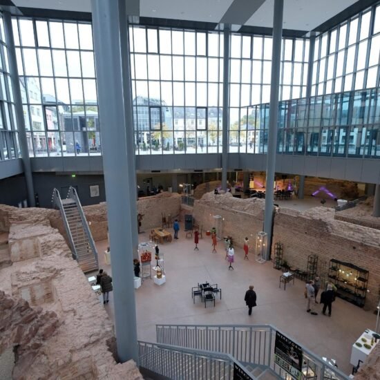 TERMAS DEL FORO (TRÉVERIS, ALEMANIA) | Imagen obtenida de: https://https://en.wikipedia.org/wiki/Forum_Baths,_Trier#/media/File:Trier,_Germany_-_panoramio_(49).jpg