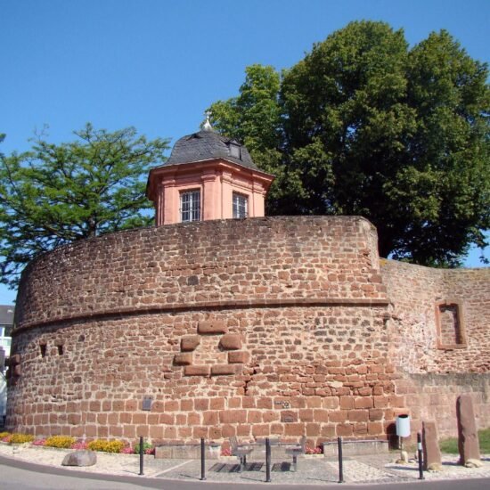 VILLA DE PFALZEL (TRÉVERIS, ALEMANIA) | Imagen obtenida de: https://en.visitmosel.de/cities-culture/poi/fortified-late-roman-palace-trier-pfalzel