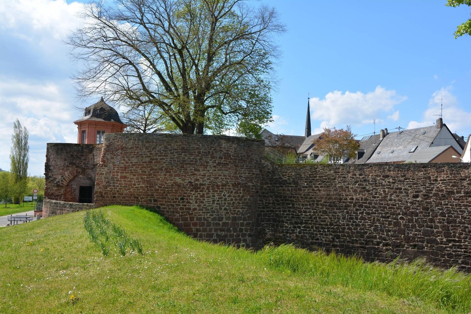 VILLA DE PFALZEL (TRÉVERIS, ALEMANIA) | Imagen obtenida de https://www.volksfreund.de/region/trier-trierer-land/in-trier-pfalzel-haben-sich-frueher-erzbischoefe-verschanzt_aid-57803707
