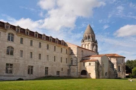ABADÍA DE LAS DAMAS (SAINTES, FRANCIA)