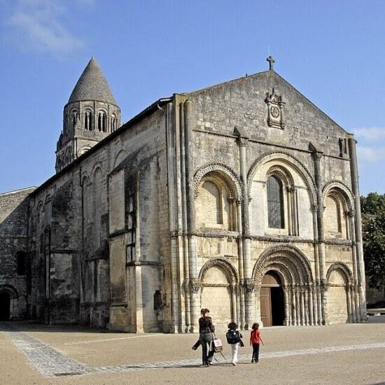 ABADÍA DE LAS DAMAS (SAINTES, FRANCIA)