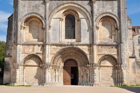 ABADÍA DE LAS DAMAS (SAINTES, FRANCIA)