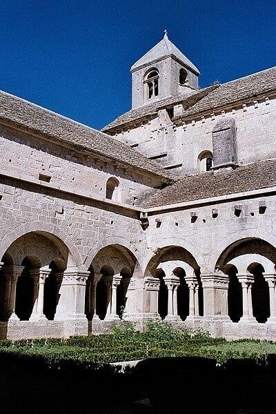 ABADÍA DE NUESTRA SEÑORA DE SÉNANQUE (GORDES, FRANCIA)