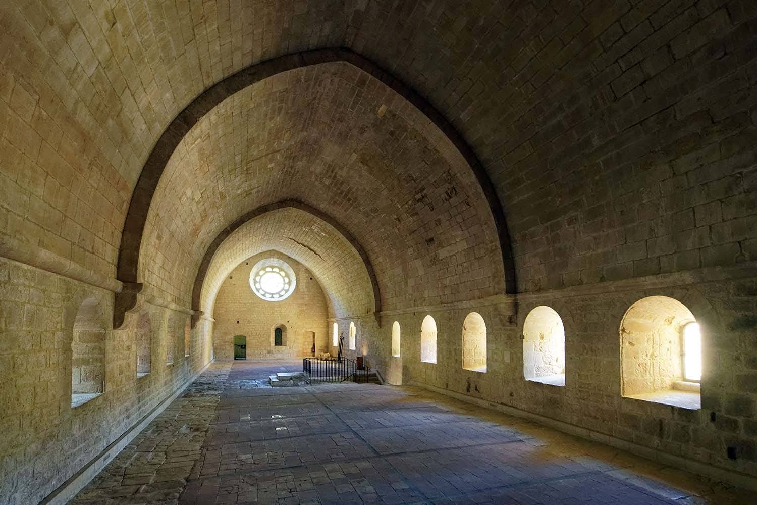 ABADÍA DE NUESTRA SEÑORA DE SÉNANQUE (GORDES, FRANCIA)
