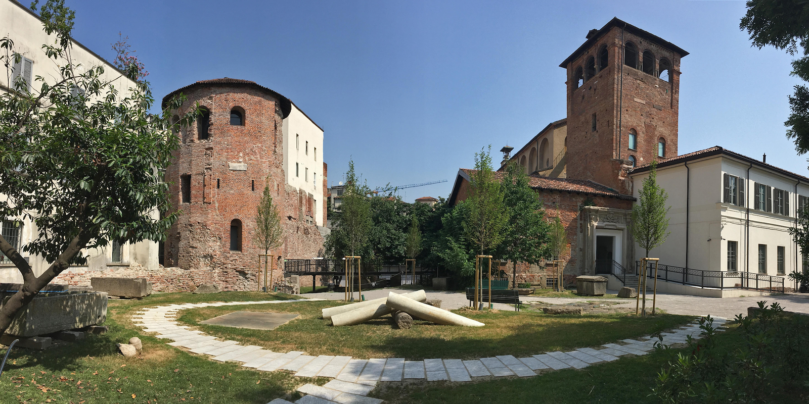 ÁREA DEL MUSEO ARQUEOLÓGICO (MILÁN, ITALIA) | Imagen obtenida de: https://www.museoarcheologicomilano.it/scopri-il-museo/le-torri-romane-e-il-monastero-maggiore
