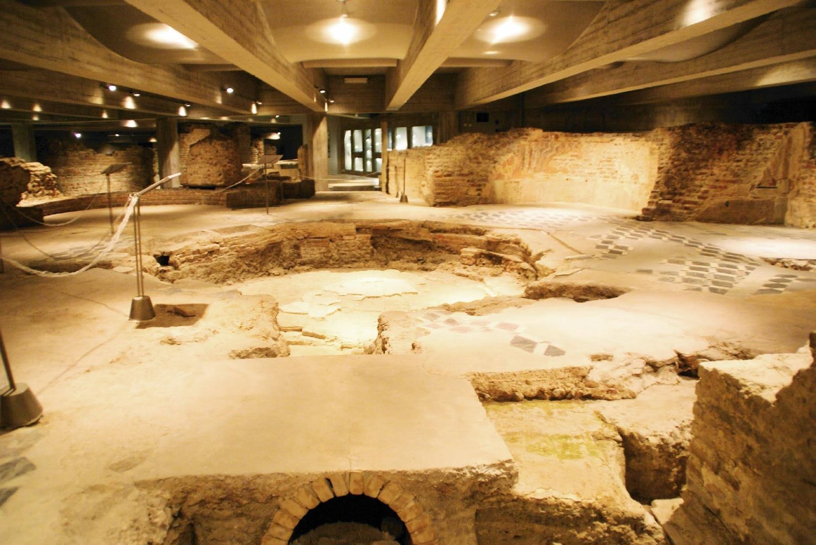BAPTISTERIO DE SAN AMBROSIO (MILÁN, ITALIA) | Imagen extraída de wikipedia
