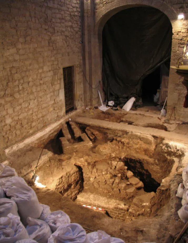 BASÍLICA DE LOS SANTOS MÁRTIRES JUSTO Y PASTOR (BARCELONA, ESPAÑA) | Excavaciones en el interior de la basílica | © JOSEFA HUERTAS – SERVEI D’ARQUEOLOGIA DE BARCELONA
