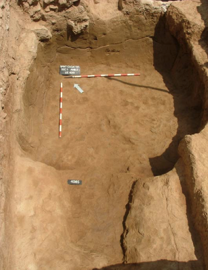 BASILICA DE SAN CUGAT DEL REC (BARCELONA, ESPAÑA) | ¿Rebajes del suelo relacionados con los espacios funerarios de la primera basílica? | © FOTO: SALVADÓ – VILARDELL, 2008