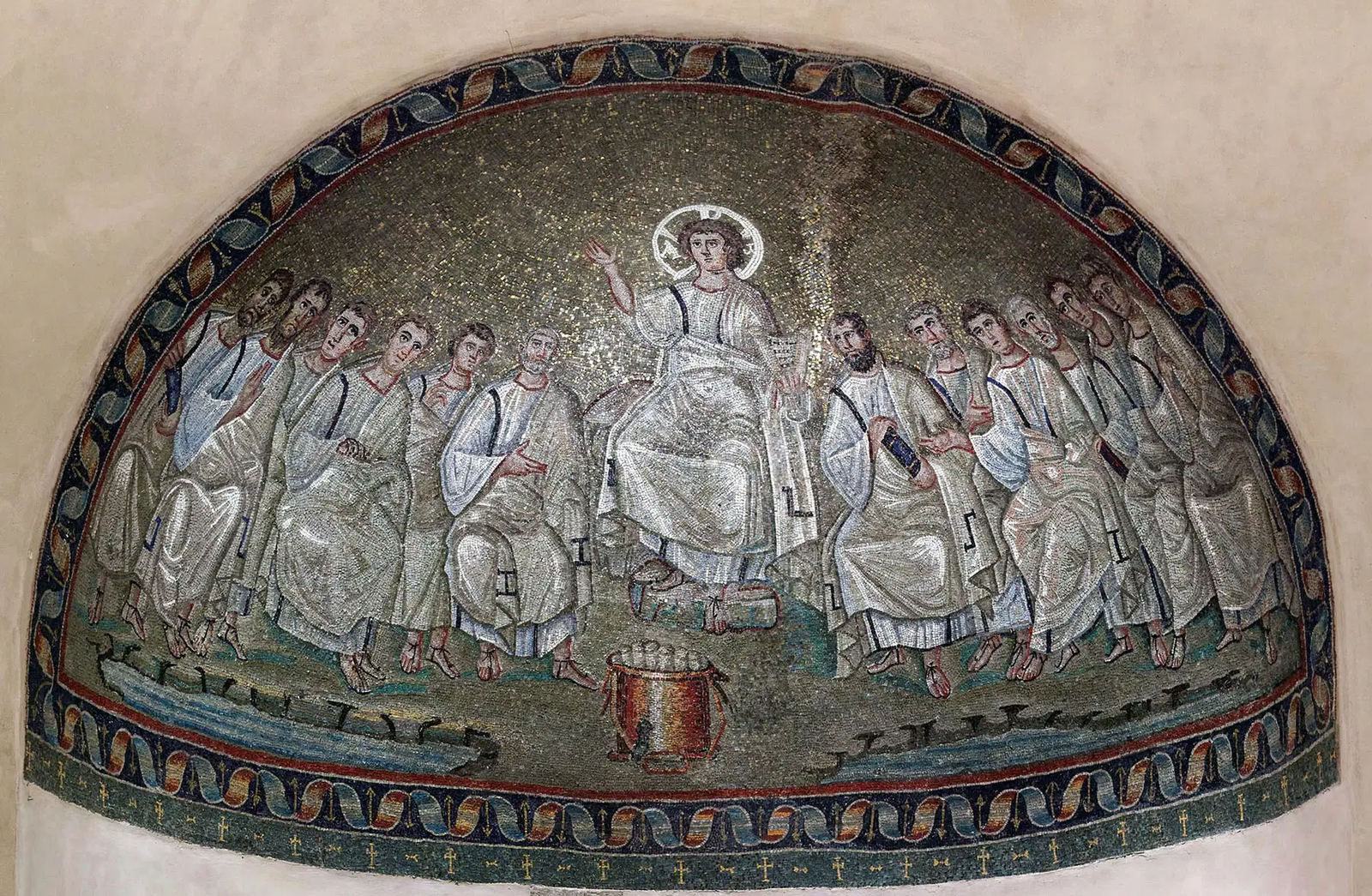 BASILICA Y COLUMNATA DE SAN LORENZO (MILÁN, ITALIA) | Imagen obtenida de https://www.finestresullarte.info/es/arte-antiguo/milan-la-esplendida-capilla-de-sant-aquilino-vuelve-a-estar-a-la-vista-restauracion-finalizada