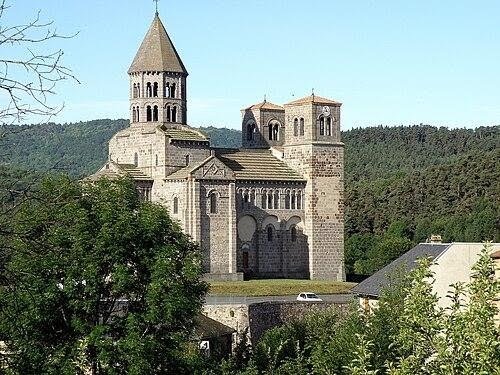 IGLESIA DE SAINT-NECTAIRE DE AUVERNIA (FRANCIA)