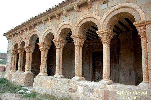 IGLESIA DE SAN PEDRO DE (CARACENA, SORIA) | GALERÍA PORTICADA (SECTOR MERIDIONAL) | © Art Medieval 2006