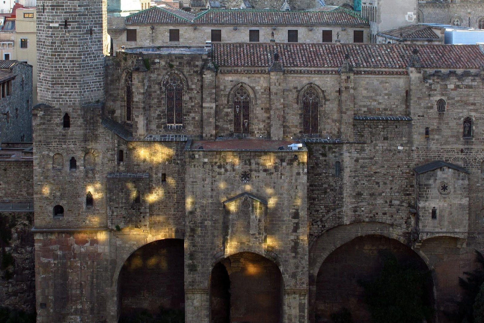 MURALLA ROMANA, VISIGODA Y ALTOMEDIEVAL (BARCELONA, ESPAÑA) | Capilla gótica de Santa Ágata construida sobre un tramo de la muralla | (© FOTO: AJUNTAMENT DE BARCELONA)