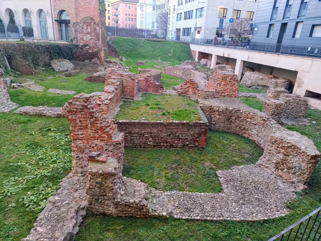 PALACIO DE MAXIMIANO (MILÁN, ITALIA) | Imagen extraída de Archeologia Gallia Cisalpina