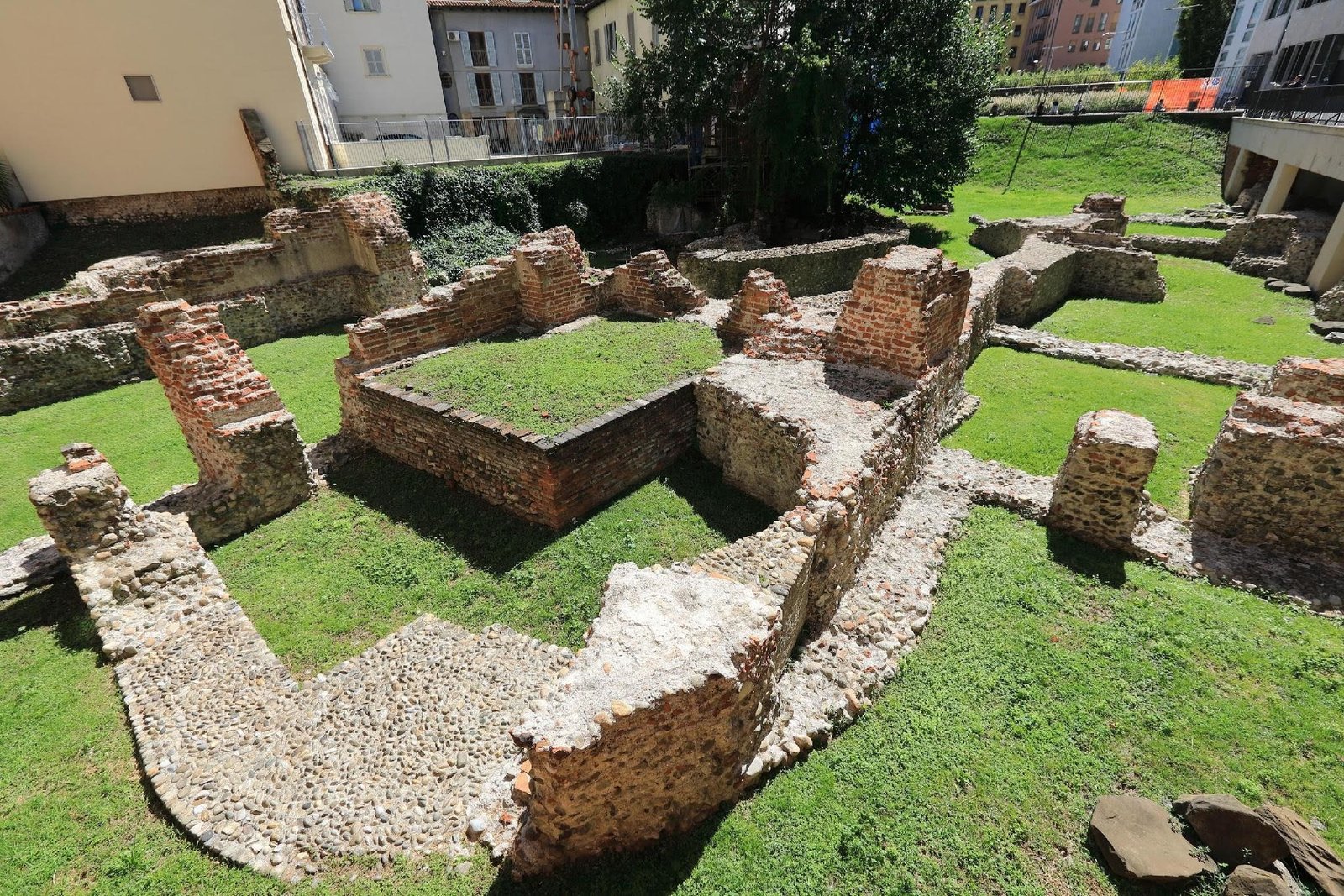 PALACIO DE MAXIMIANO (MILÁN, ITALIA) | Imagen obtenida de: https://it.vecteezy.com/foto/3408297-palazzo-imperiale-di-massimiano-milano-italia