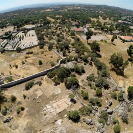 YACIMIENTO ARQUEOLÓGICO LA CABILDA (HOYO DE MANZANARES, MADRID) | Imagen obtenida de: https://vivehoyo.com/yacimiento-visigodo-la-cabilda/