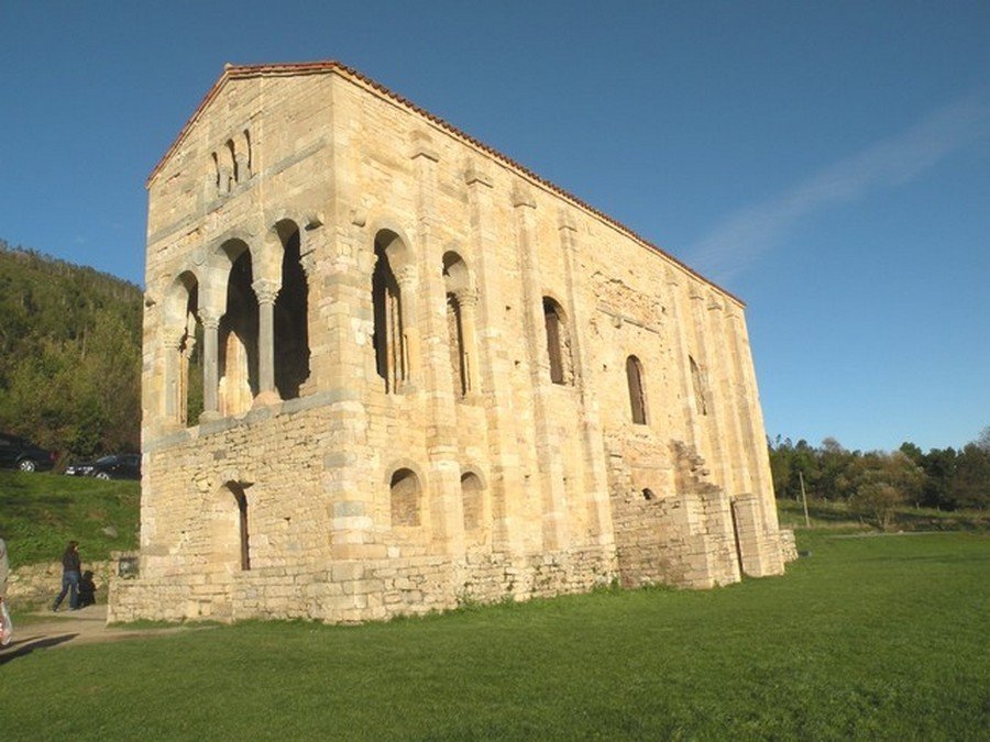 Santa María del Naranco - galleria 3